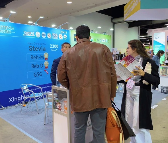 The head of a healthy snack brand stopped to learn about the new generation stevia..jpg